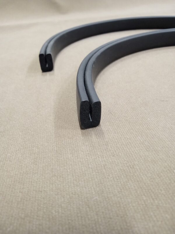 1953-1954 Front Fender U-Seal - Image 3